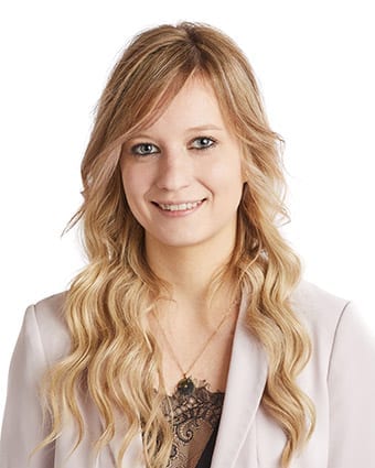 Lisa Nobis, Kundenbetreuung. Ihre Ansprechpartnerin für die 24-Stunden-Pflege in Berlin